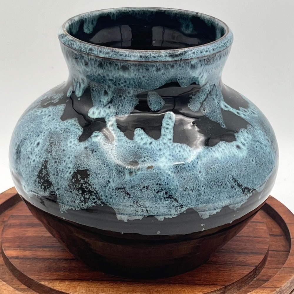Vtg Bermuda Pottery Studio Vase, Signed C. Stovell Drip Glaze Volcanic Blk Blue